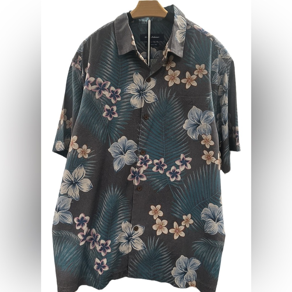 Tommy Bahama Campshirt
Size XL
Silk Polyesterr Blend